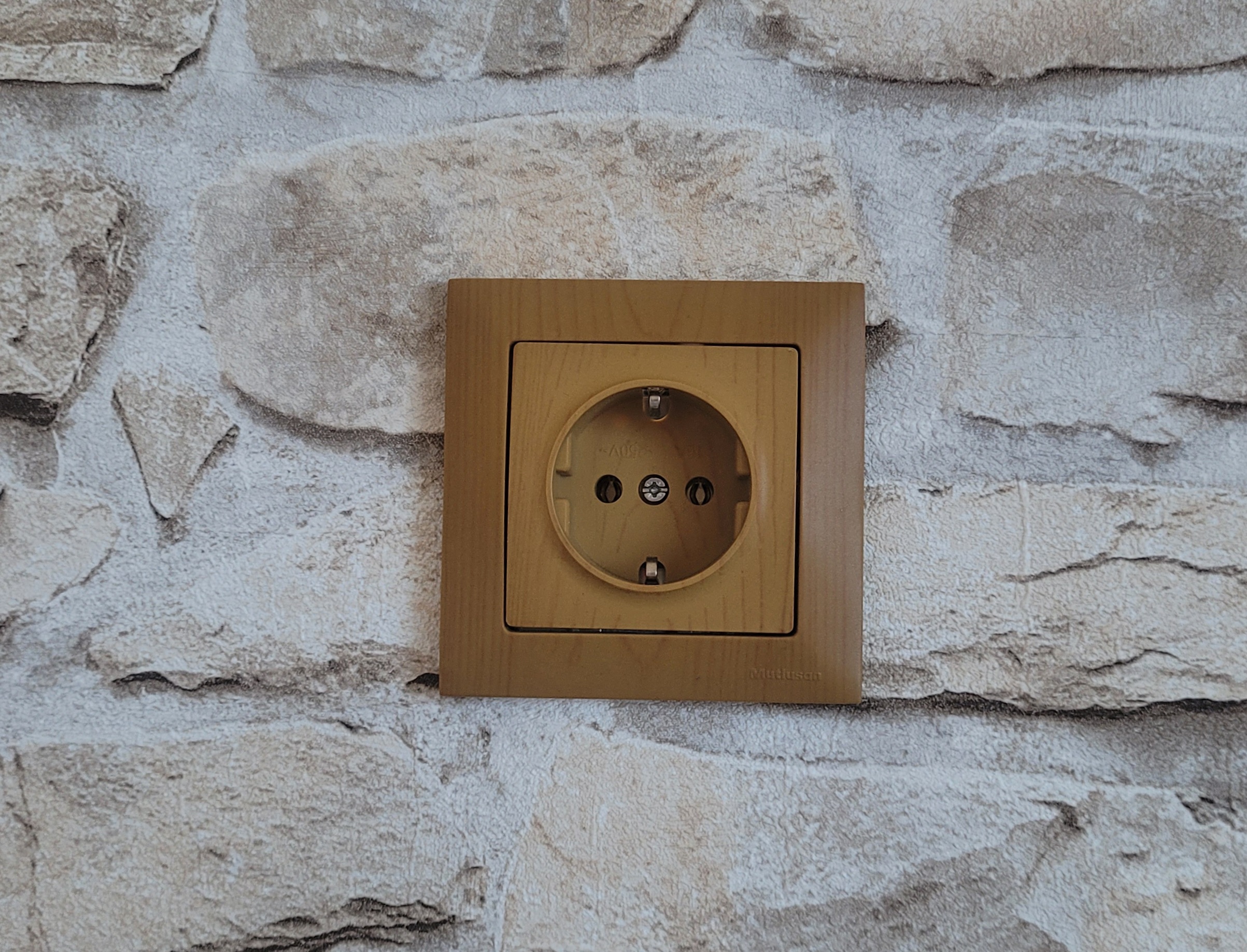 Steckdose Eiche Holz Optik –  CANDELA Serie – Unterputz