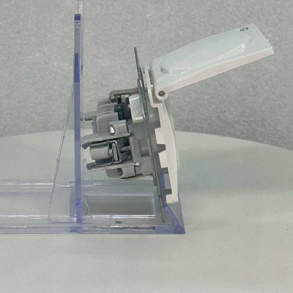 Unterputz-Steckdose 16A 230V mit Deckel & Kindersicherung – Weiß – Serie CANDELA