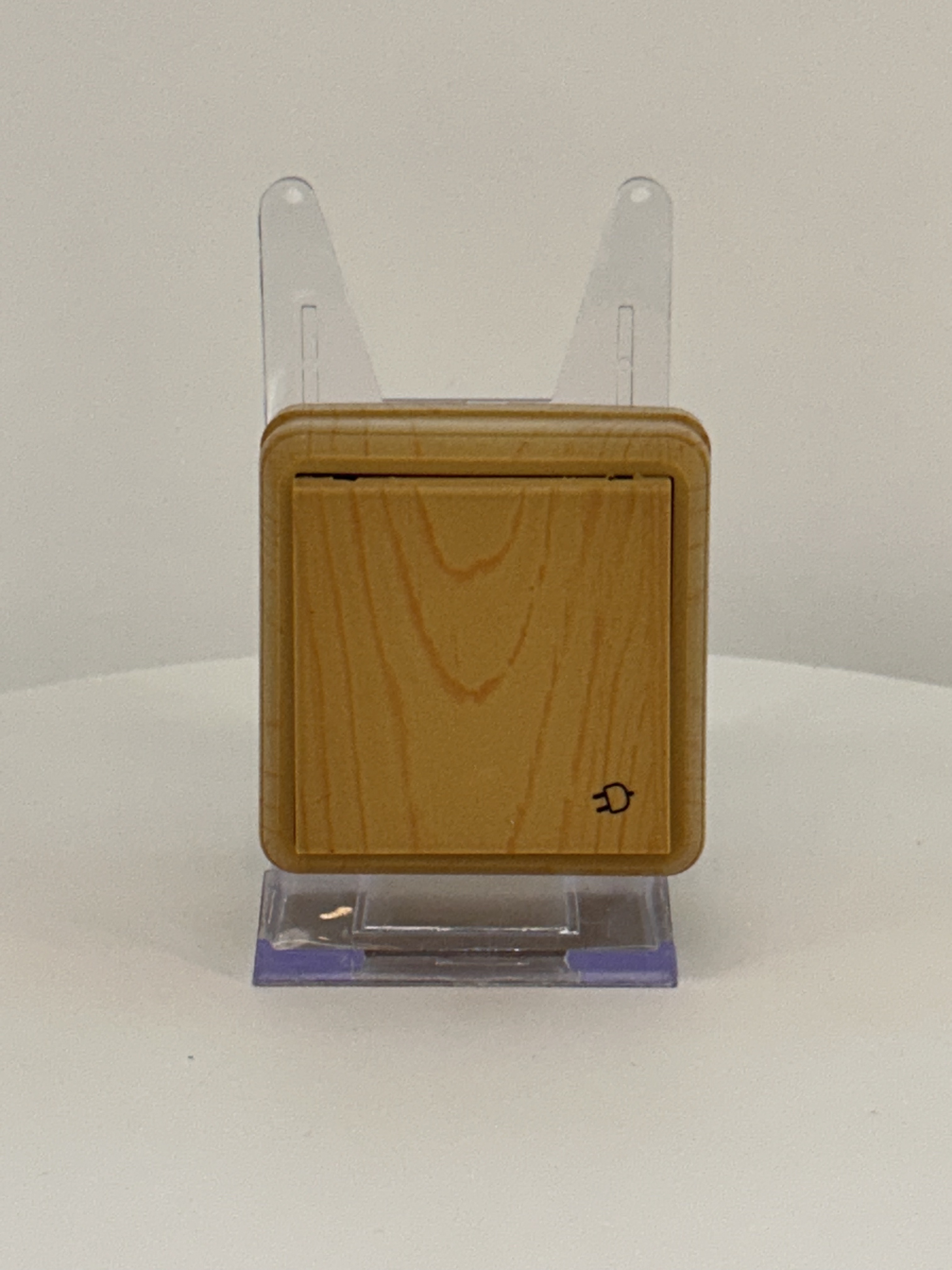 Steckdose mit Klappdeckel Eiche Holzoptik IP20 Aufputz - BRON Steckdose mit Klappdeckel Eiche Holzoptik IP20 Aufputz - BRON