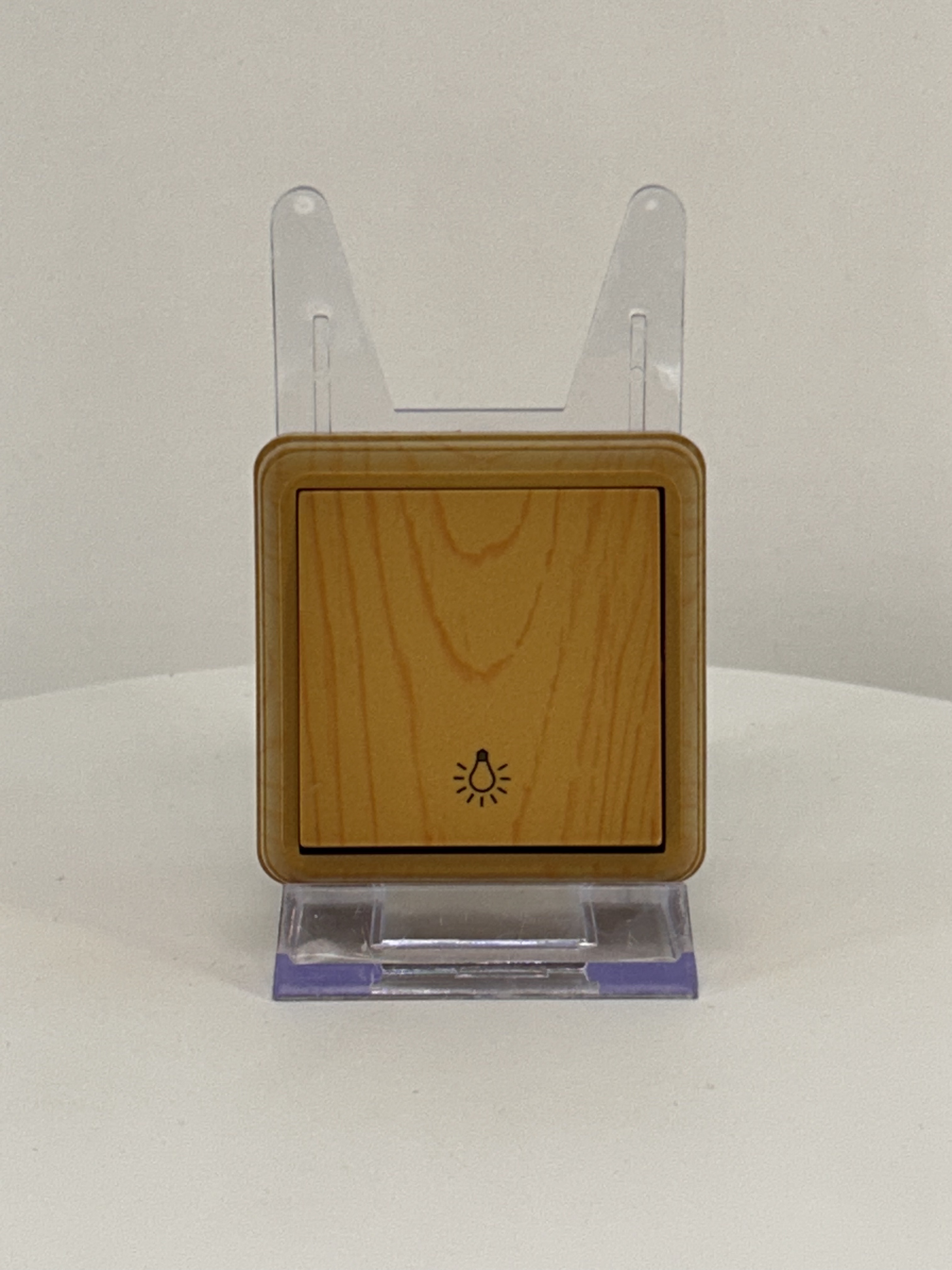 Taster Eiche Holz Optik IP20 Aufputz Schalter - BRON Taster Eiche Holz Optik IP20 Aufputz Schalter - BRON