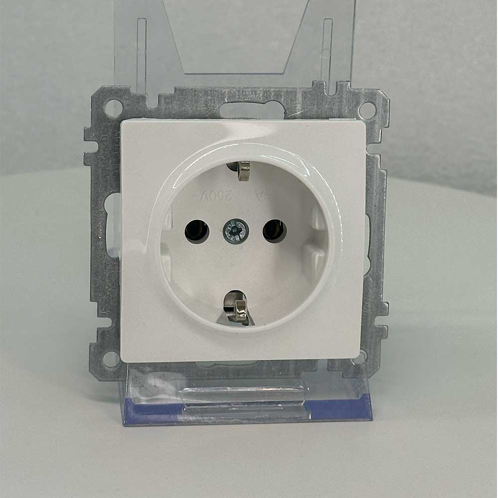 Standard-Schutzkontakt-Steckdose Weiß – Schraubklemmen, 230 V - CANDELA Serie