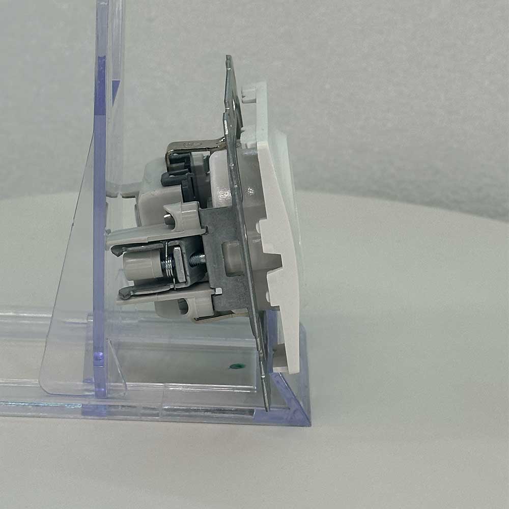 Standard-Schutzkontakt-Steckdose Weiß – Schraubklemmen, 230 V - CANDELA Serie