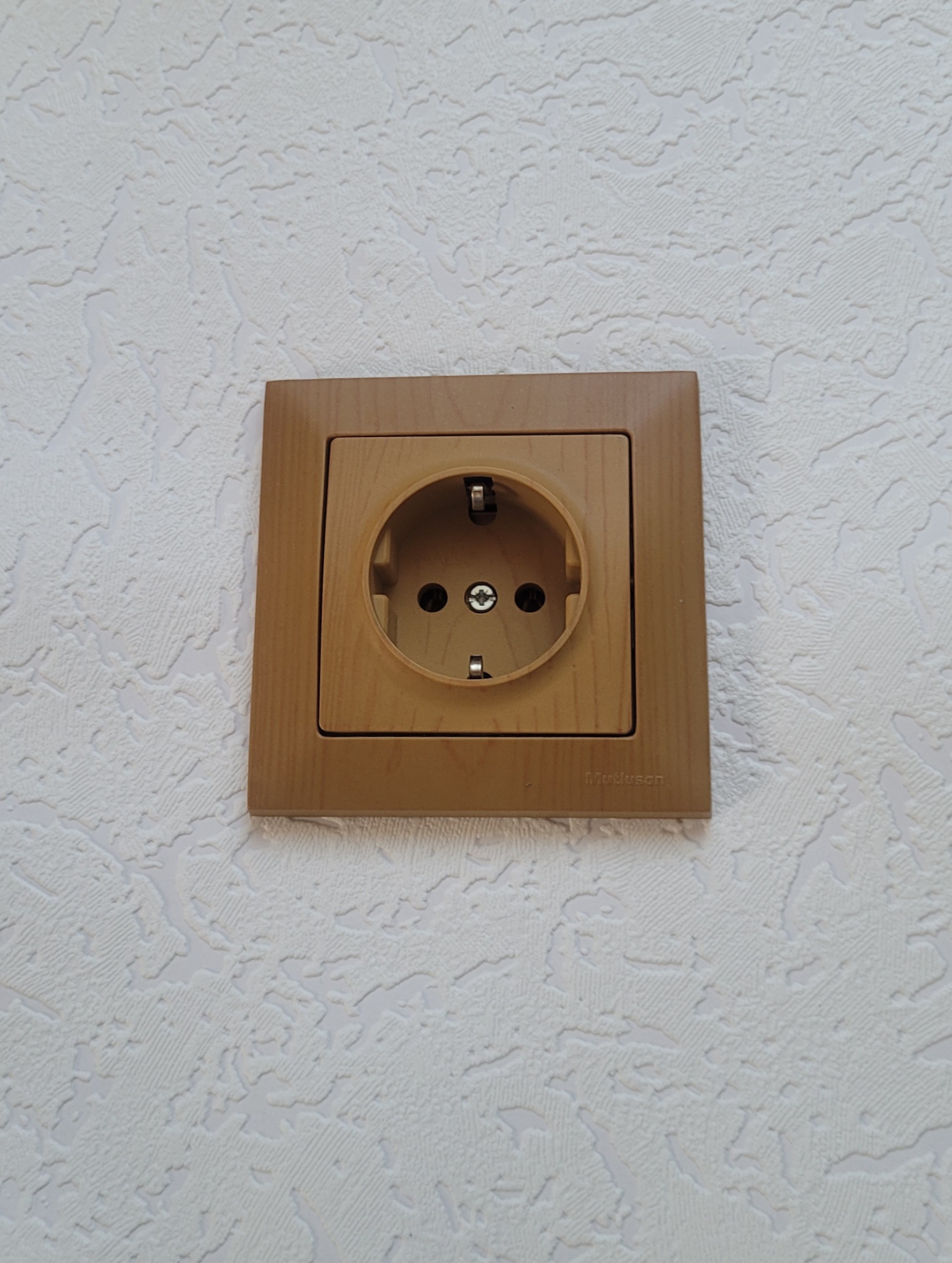 Steckdose Eiche Holz Optik mit Kindersicherung – CANDELA Serie – Unterputz