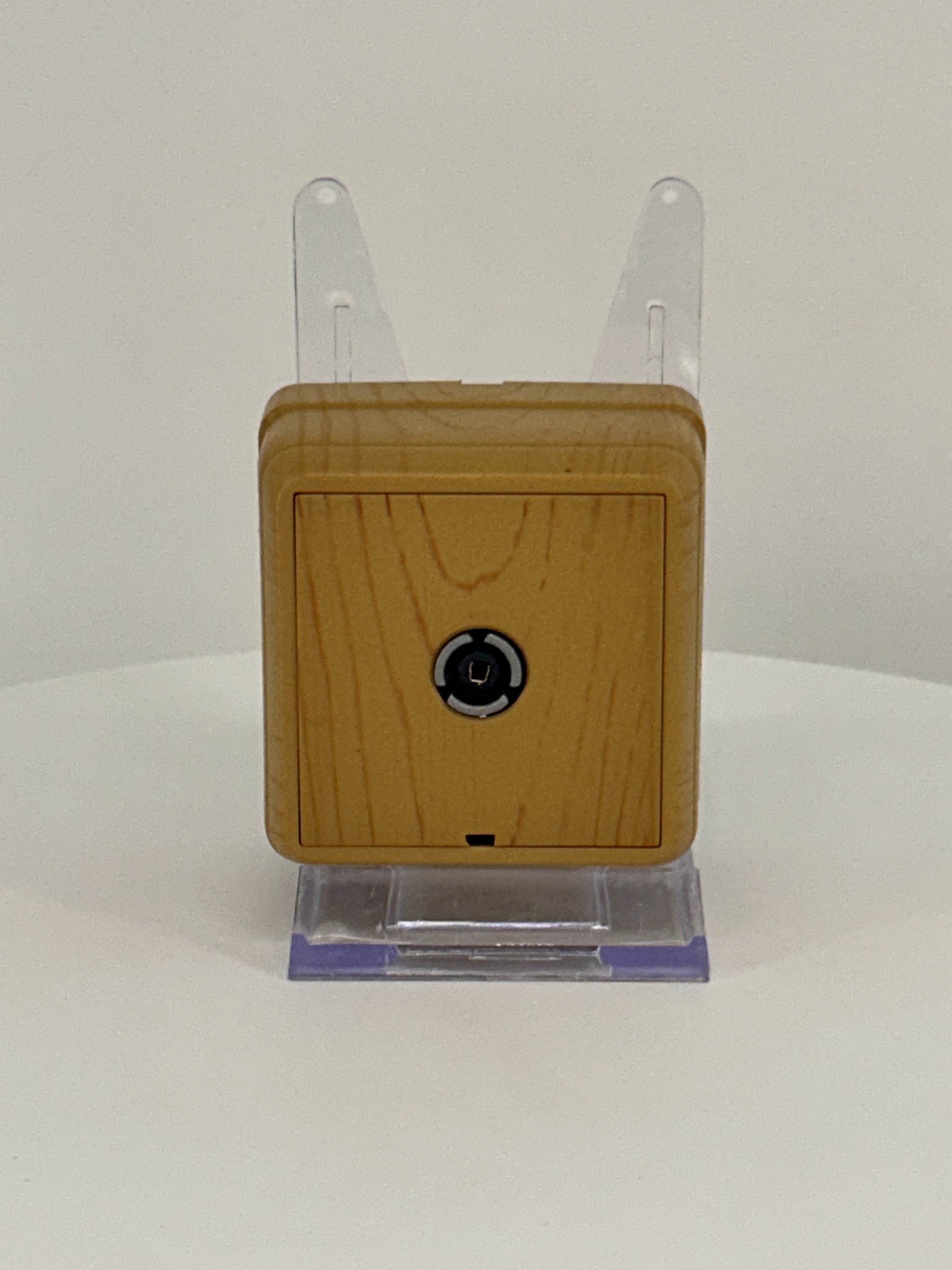 TV Durchgangsdose Eiche Holz Optik IP20 Aufputz - BRON TV Durchgangsdose Eiche Holz Optik IP20 Aufputz - BRON